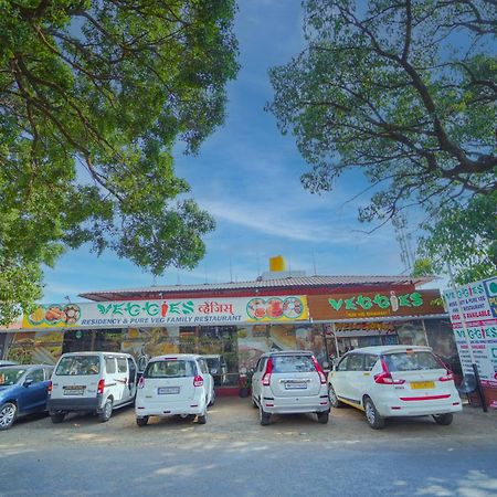 فندق Veggies Residency & Pure Veg Restaurant ماهاباليشوار المظهر الخارجي الصورة