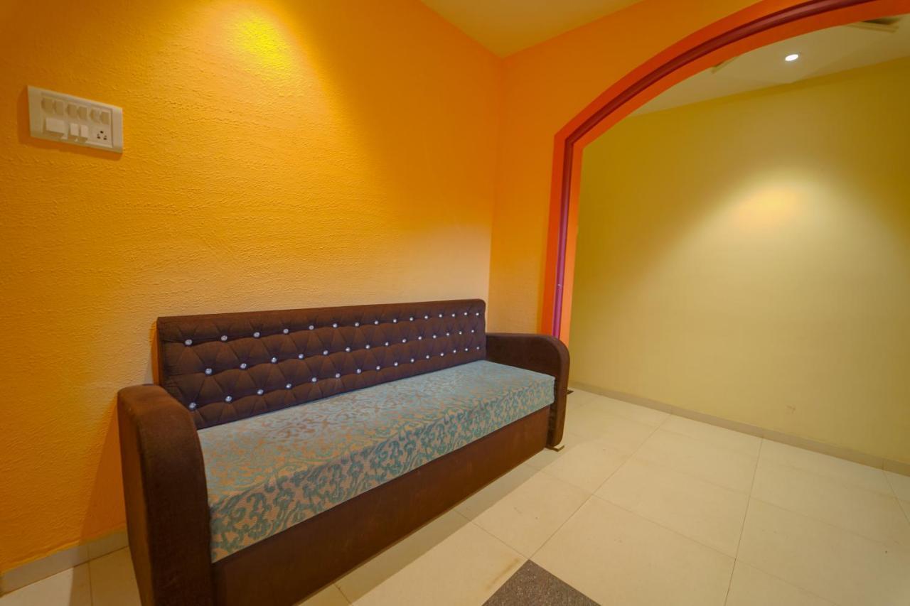 فندق Veggies Residency & Pure Veg Restaurant ماهاباليشوار المظهر الخارجي الصورة