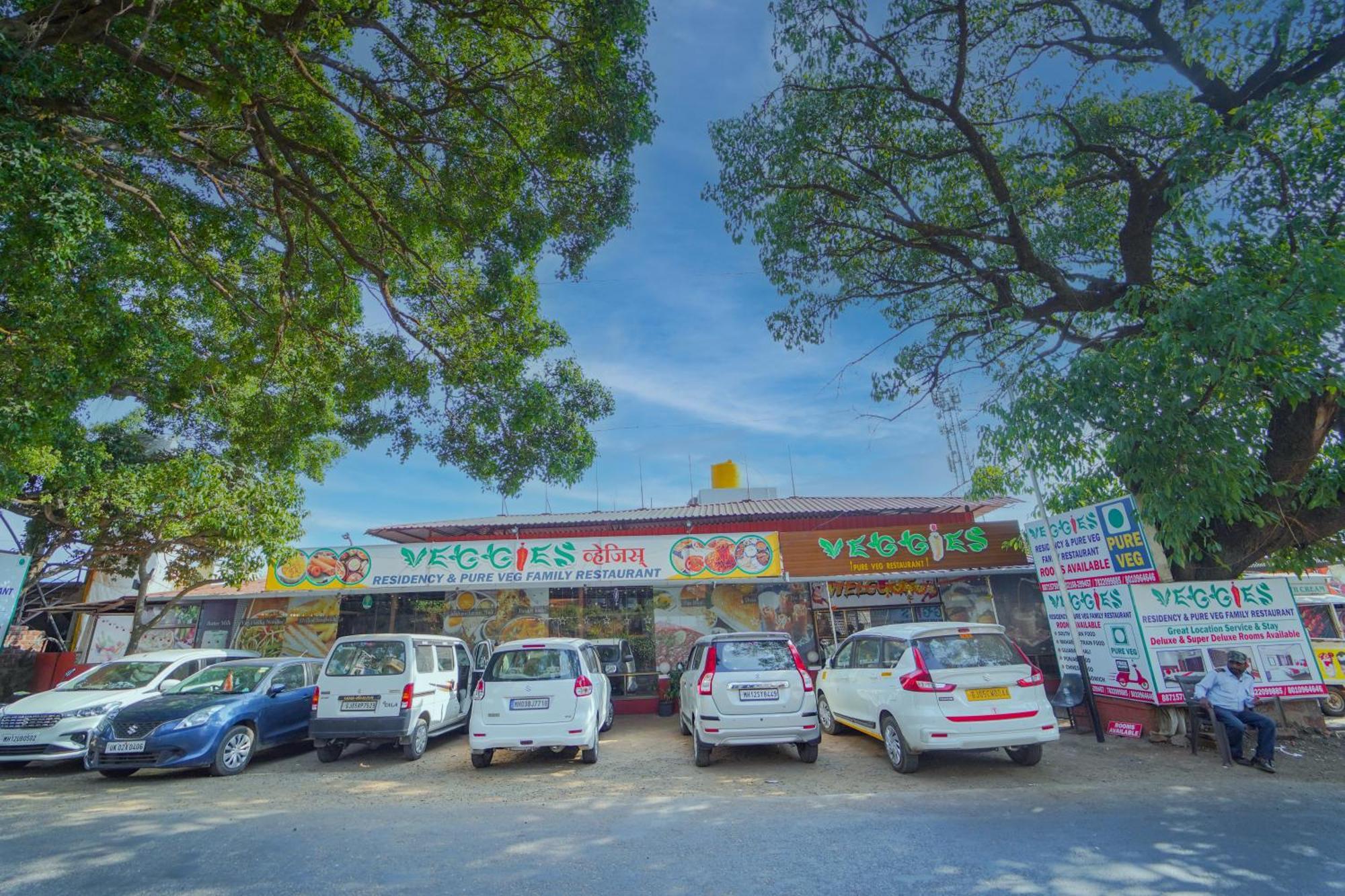 فندق Veggies Residency & Pure Veg Restaurant ماهاباليشوار المظهر الخارجي الصورة